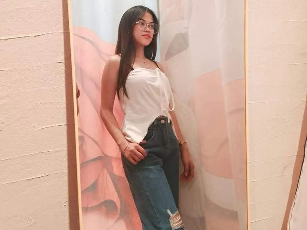 KallyContez – webcam model profile photo