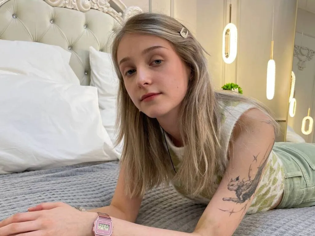 LunaMiln – webcam model profile photo